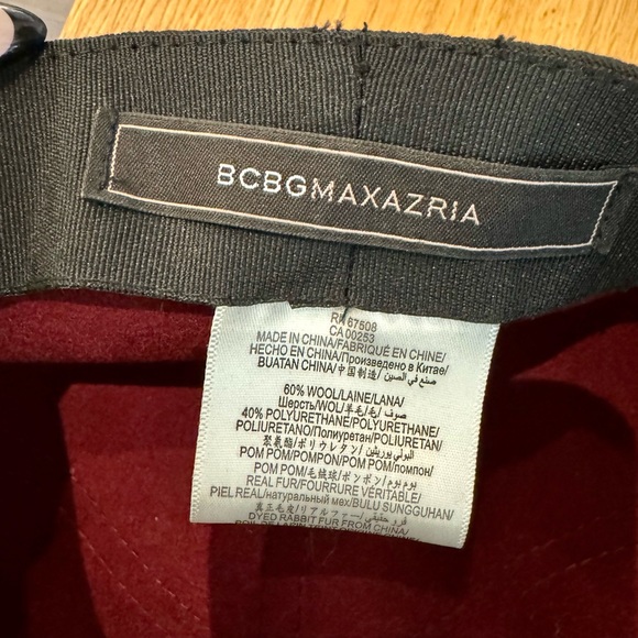 BCBG hat with fur Pom Pom - Picture 3 of 3